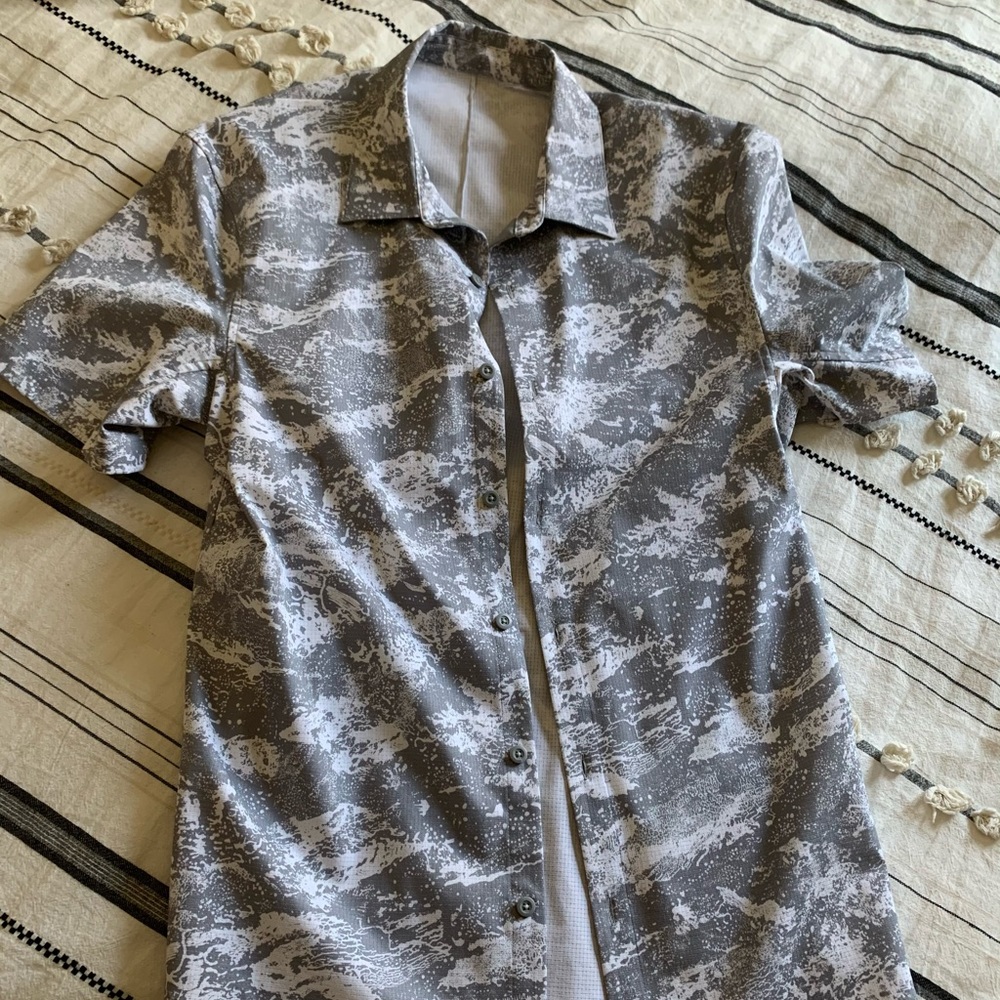 Lululemon Men’s Short Sleeve Button-Up Shirt
